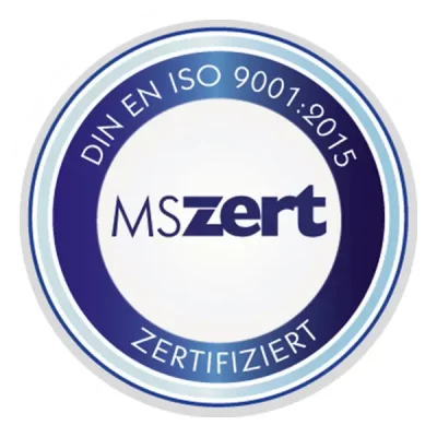 Rundes Zertifizierungssiegel mit blauem Farbverlauf; im äußeren Ring steht „DIN EN ISO 9001:2015“ und „Zertifiziert“. Im Zentrum befindet sich der Schriftzug „MSzert“ in dunklem Blau. Das Siegel kennzeichnet die erfolgreiche Qualitätsmanagement-Zertifizierung nach ISO-Norm.